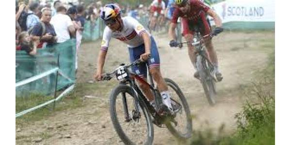 Tom Pidcock signe un retour en force en Coupe du Monde de VTT et remporte une nouvelle victoire. Tom Pidcock signe un retour en force en Coupe du Monde de VTT et remporte une nouvelle victoire.